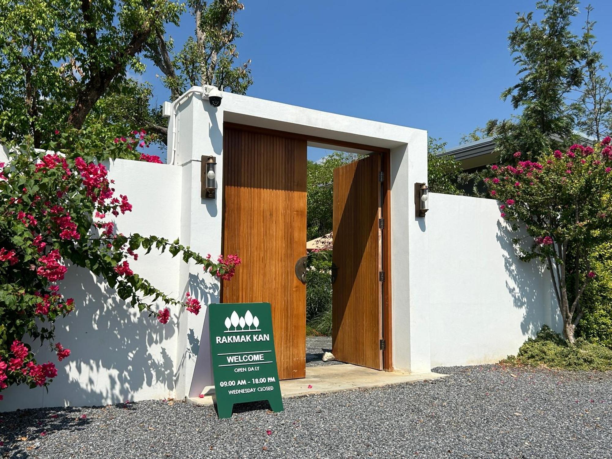 Rakmak Kan Resort & Cafe Kanchanaburi Exterior foto